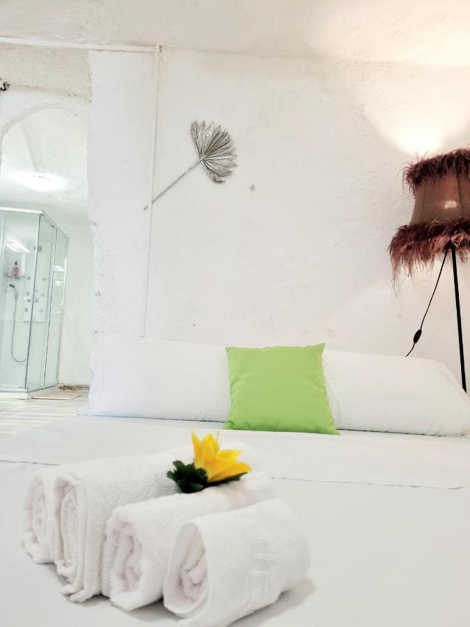 La Cueva Apartaments Valencia ปาเตร์นา ภายนอก รูปภาพ